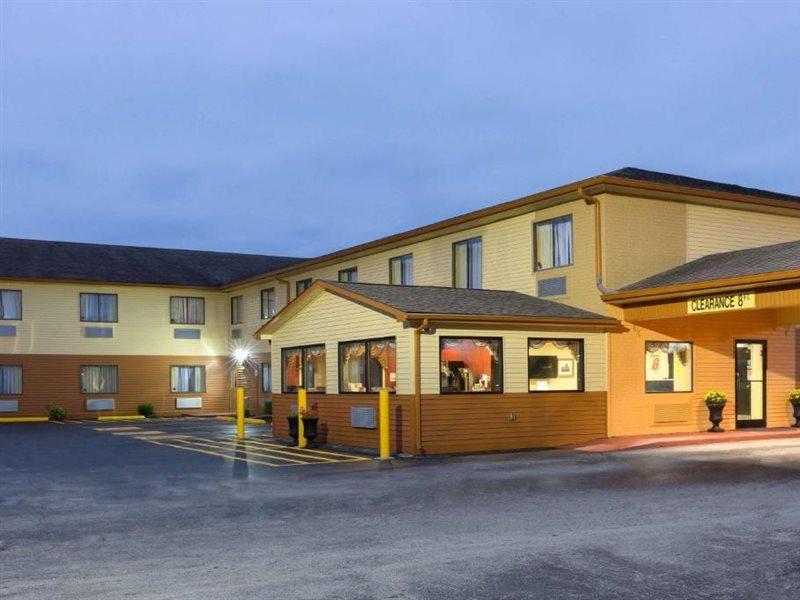 Super 8 By Wyndham Richmond Hotel Exterior photo