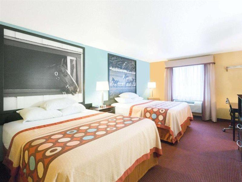 Super 8 By Wyndham Richmond Hotel Exterior photo