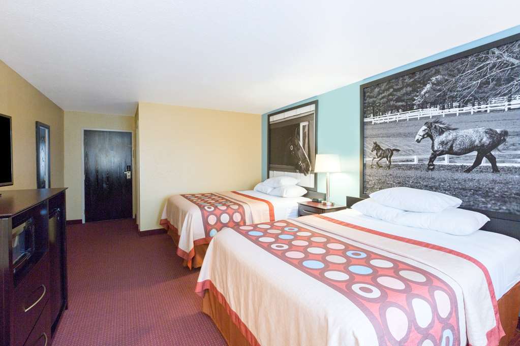 Super 8 By Wyndham Richmond Hotel Room photo